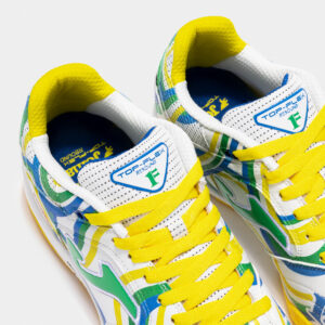close up shot of JOMA Top Flex Rebound 2442 showing tongue, laces, details and inners